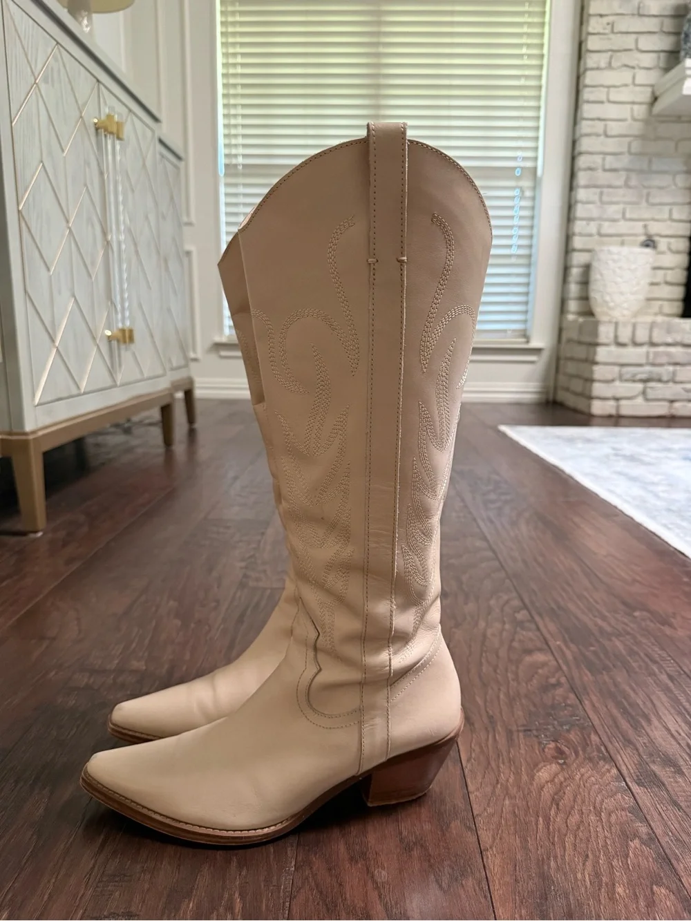 Nordstrom Agency Ivory Leather Western Boots - Women’s Size 9
